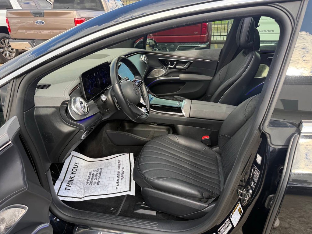 Mercedes-Benz EQS Vehicle Full-screen Gallery Image 07