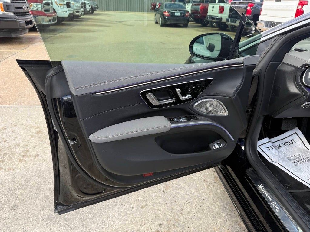 Mercedes-Benz EQS Vehicle Full-screen Gallery Image 08