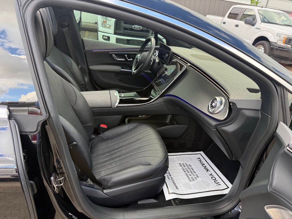 Mercedes-Benz EQS Vehicle Full-screen Gallery Image 10