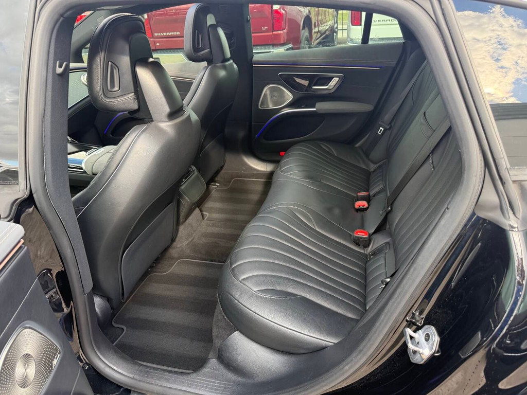 Mercedes-Benz EQS Vehicle Full-screen Gallery Image 13