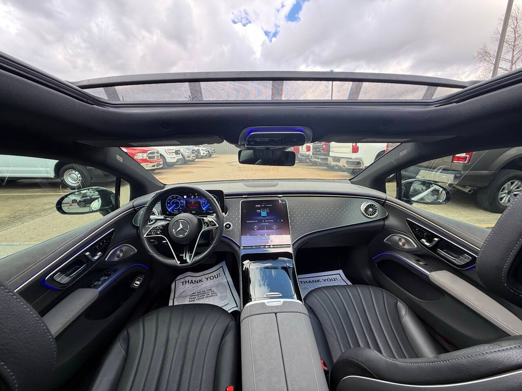 Mercedes-Benz EQS Vehicle Full-screen Gallery Image 18