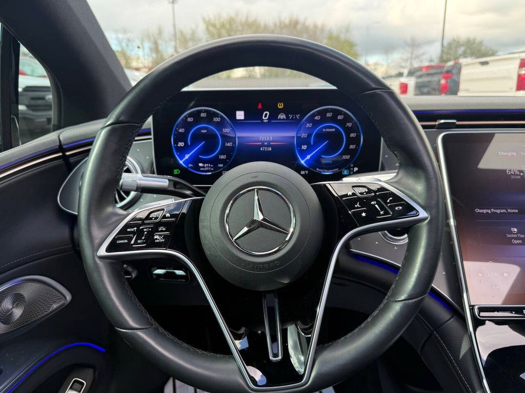 Mercedes-Benz EQS Vehicle Full-screen Gallery Image 22