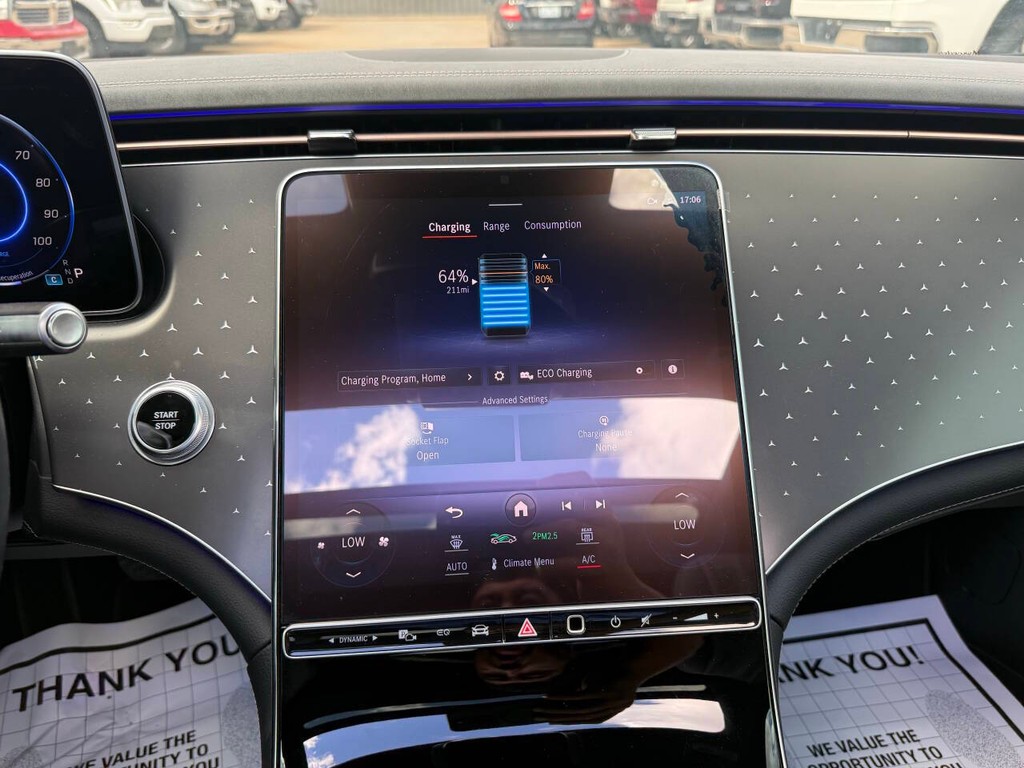 Mercedes-Benz EQS Vehicle Full-screen Gallery Image 24