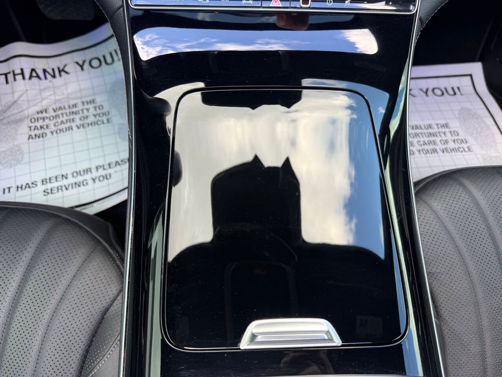 Mercedes-Benz EQS Vehicle Full-screen Gallery Image 29