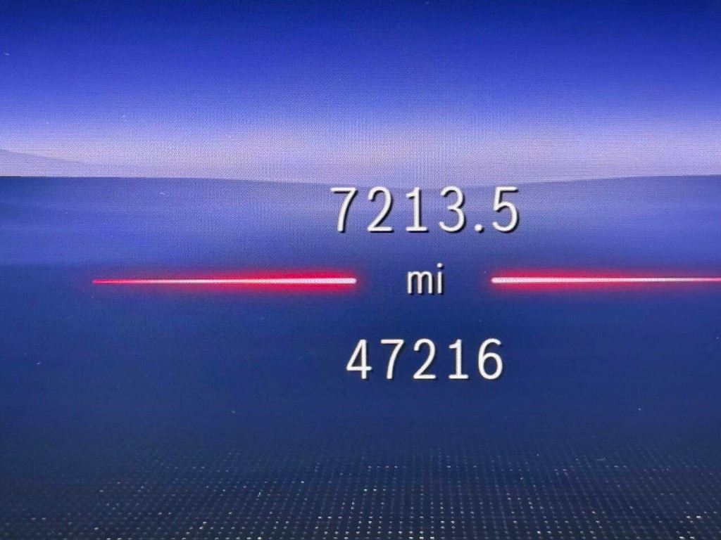 Mercedes-Benz EQS Vehicle Full-screen Gallery Image 33