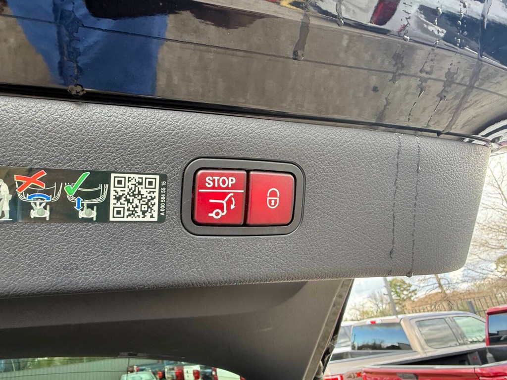 Mercedes-Benz EQS Vehicle Full-screen Gallery Image 38