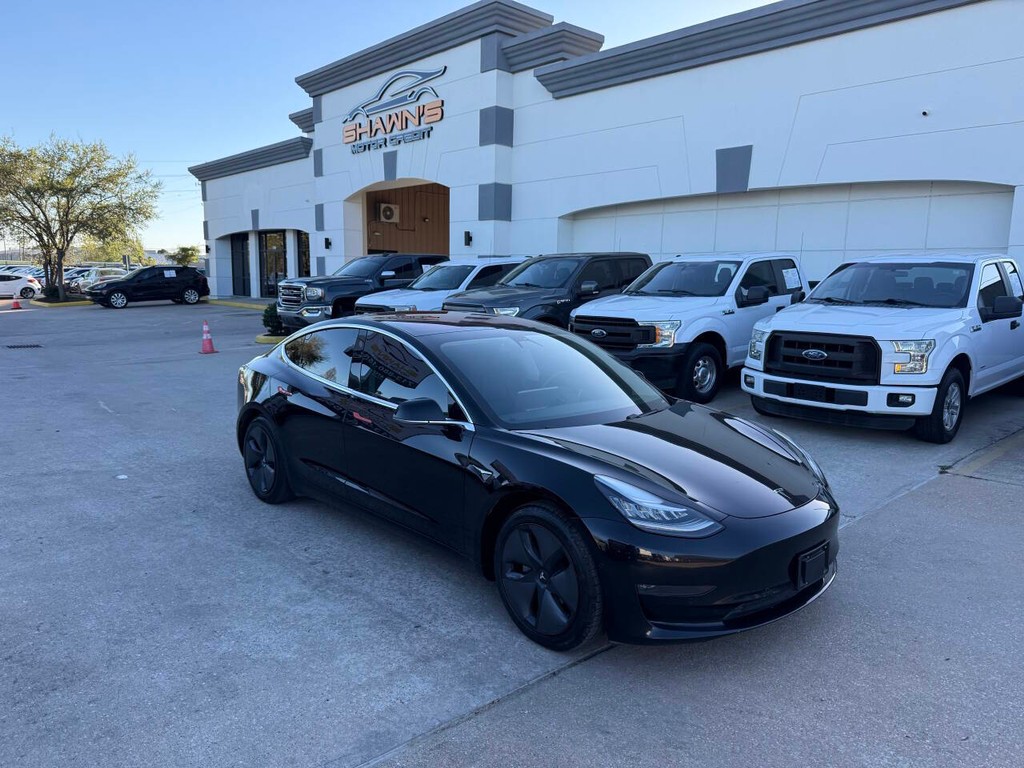 Tesla Model 3 Vehicle Full-screen Gallery Image 02
