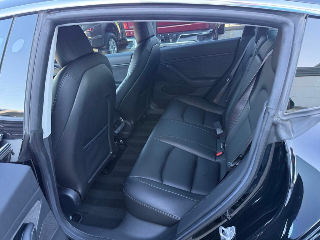 Tesla Model 3 Vehicle Full-screen Gallery Image 13