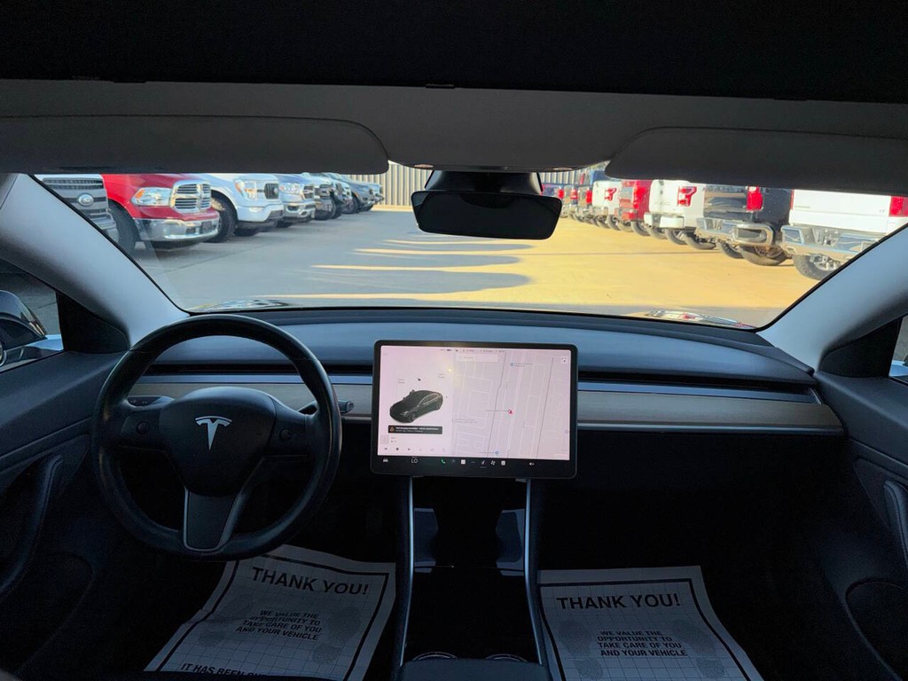 Tesla Model 3 Vehicle Full-screen Gallery Image 17