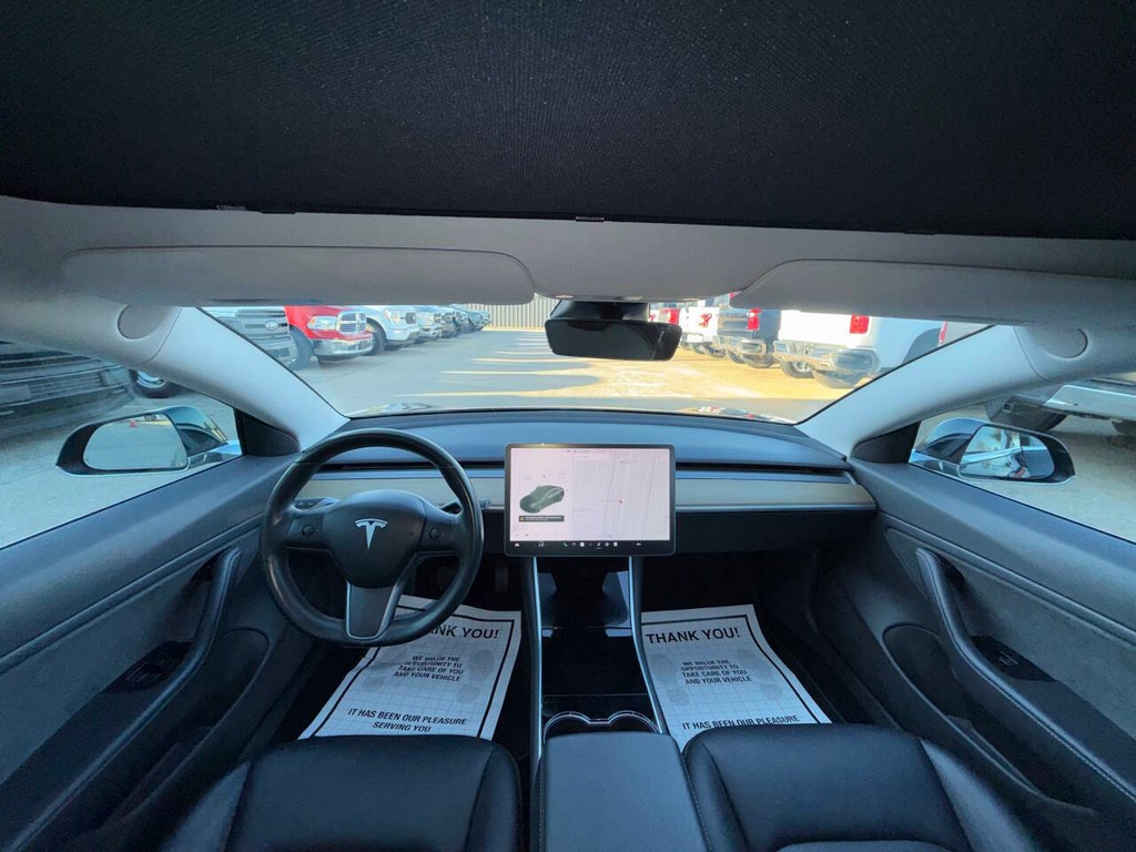 Tesla Model 3 Vehicle Full-screen Gallery Image 18