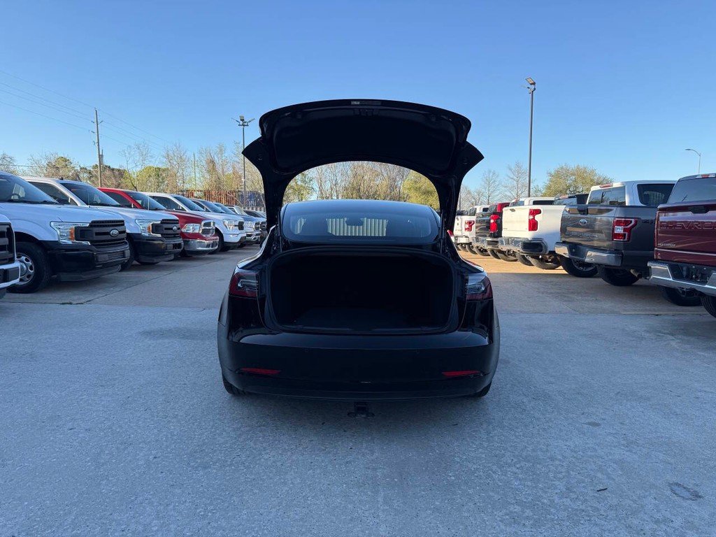 Tesla Model 3 Vehicle Full-screen Gallery Image 36