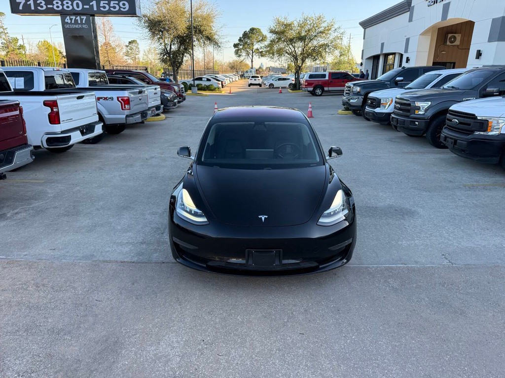 Tesla Model 3 Vehicle Full-screen Gallery Image 38