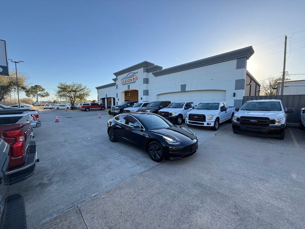 Tesla Model 3 Vehicle Full-screen Gallery Image 43