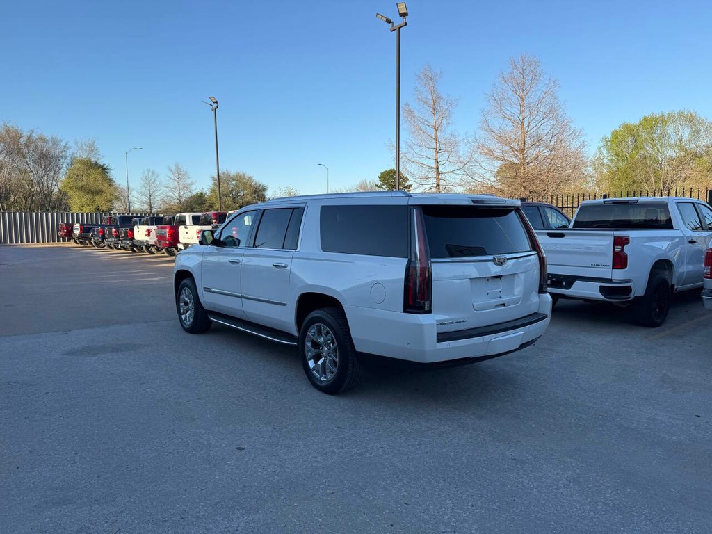 Cadillac Escalade ESV Vehicle Full-screen Gallery Image 04