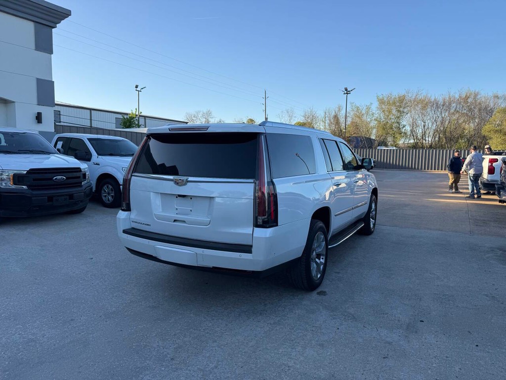 Cadillac Escalade ESV Vehicle Full-screen Gallery Image 05