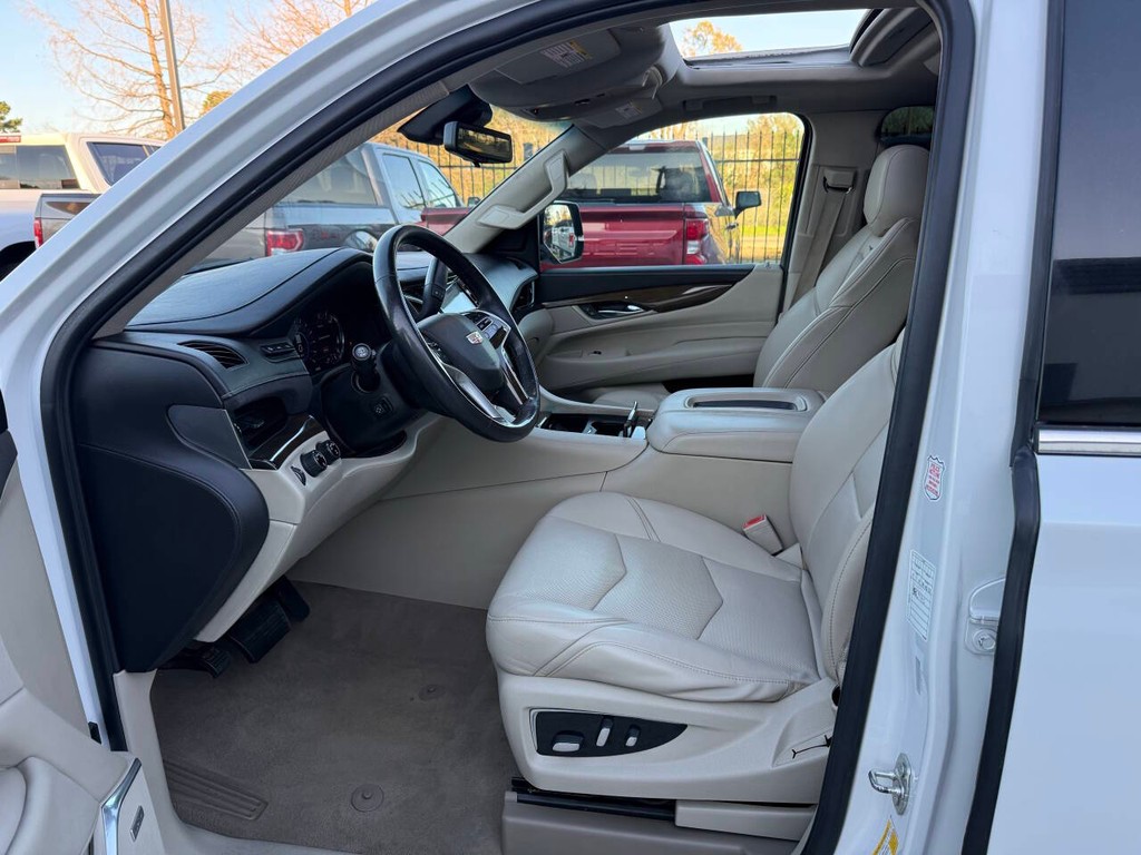 Cadillac Escalade ESV Vehicle Full-screen Gallery Image 07