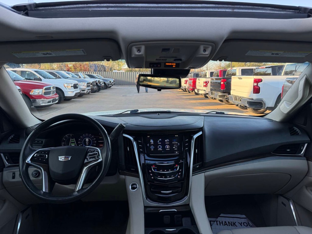 Cadillac Escalade ESV Vehicle Full-screen Gallery Image 19