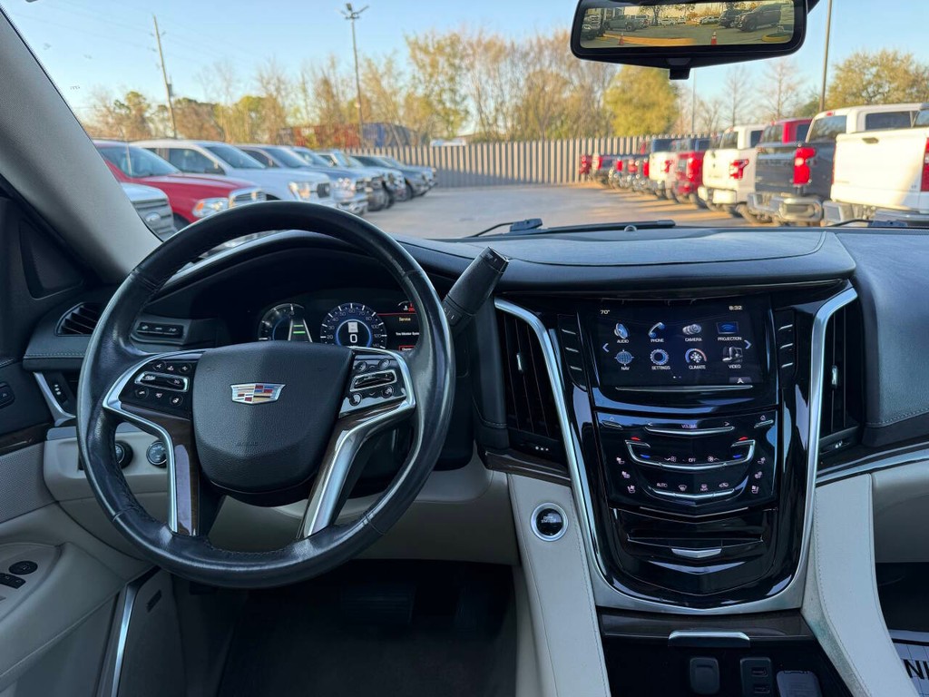 Cadillac Escalade ESV Vehicle Full-screen Gallery Image 23
