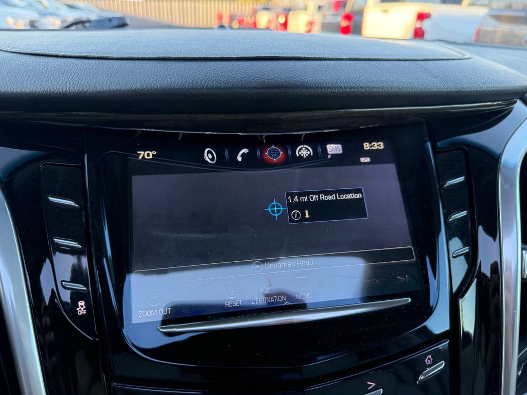 Cadillac Escalade ESV Vehicle Full-screen Gallery Image 27