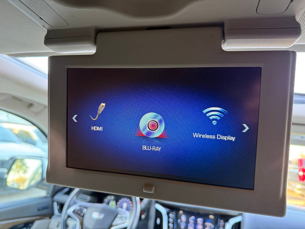 Cadillac Escalade ESV Vehicle Full-screen Gallery Image 28