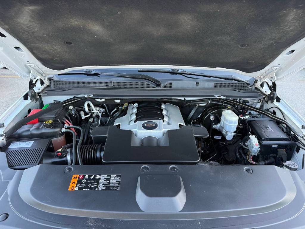 Cadillac Escalade ESV Vehicle Full-screen Gallery Image 36