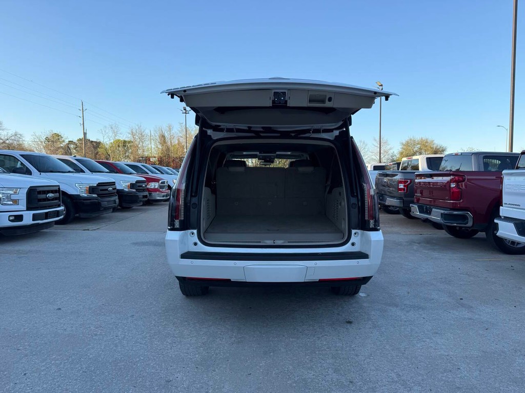 Cadillac Escalade ESV Vehicle Full-screen Gallery Image 37