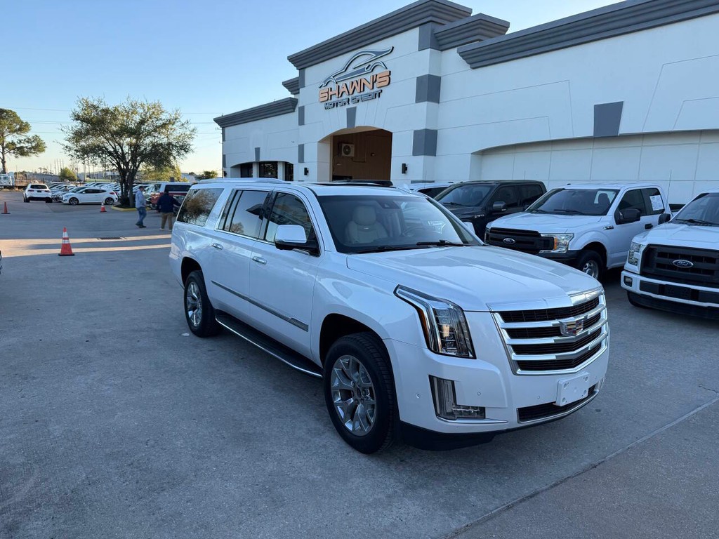 Cadillac Escalade ESV Vehicle Full-screen Gallery Image 42