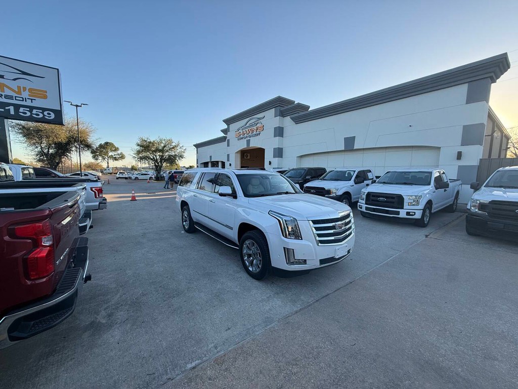 Cadillac Escalade ESV Vehicle Full-screen Gallery Image 45