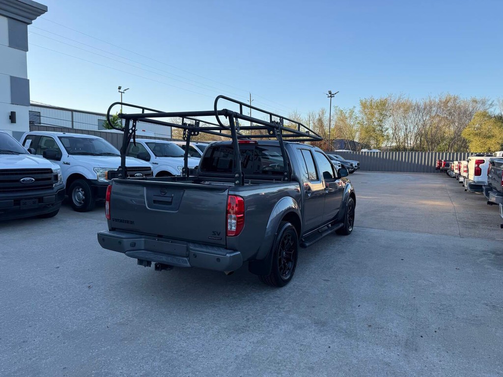 Nissan Frontier Vehicle Full-screen Gallery Image 05