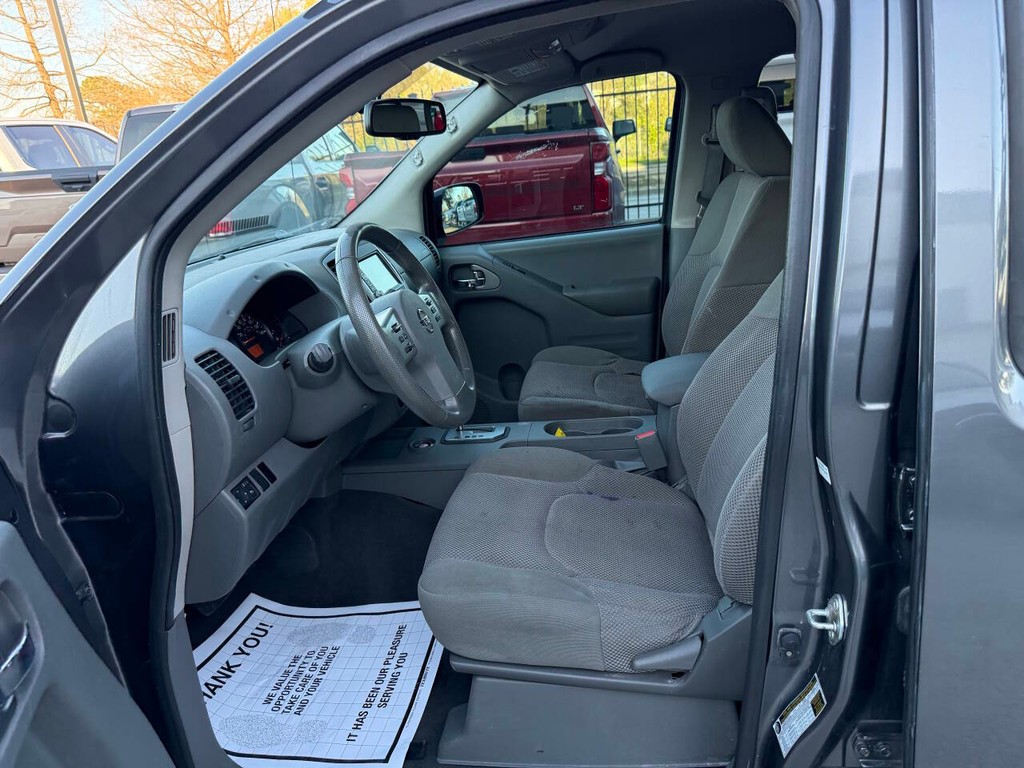 Nissan Frontier Vehicle Full-screen Gallery Image 07