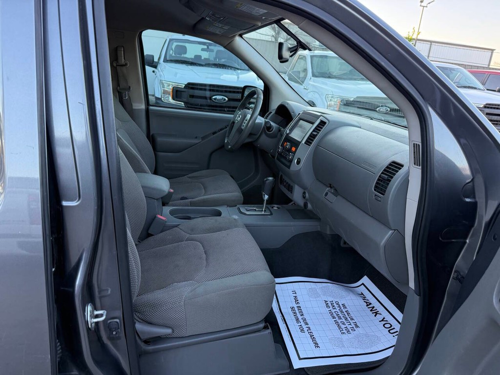 Nissan Frontier Vehicle Full-screen Gallery Image 10