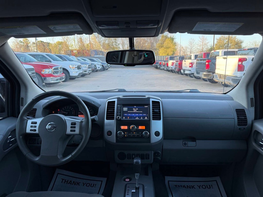 Nissan Frontier Vehicle Full-screen Gallery Image 17