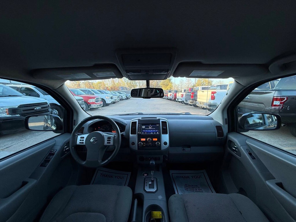 Nissan Frontier Vehicle Full-screen Gallery Image 18