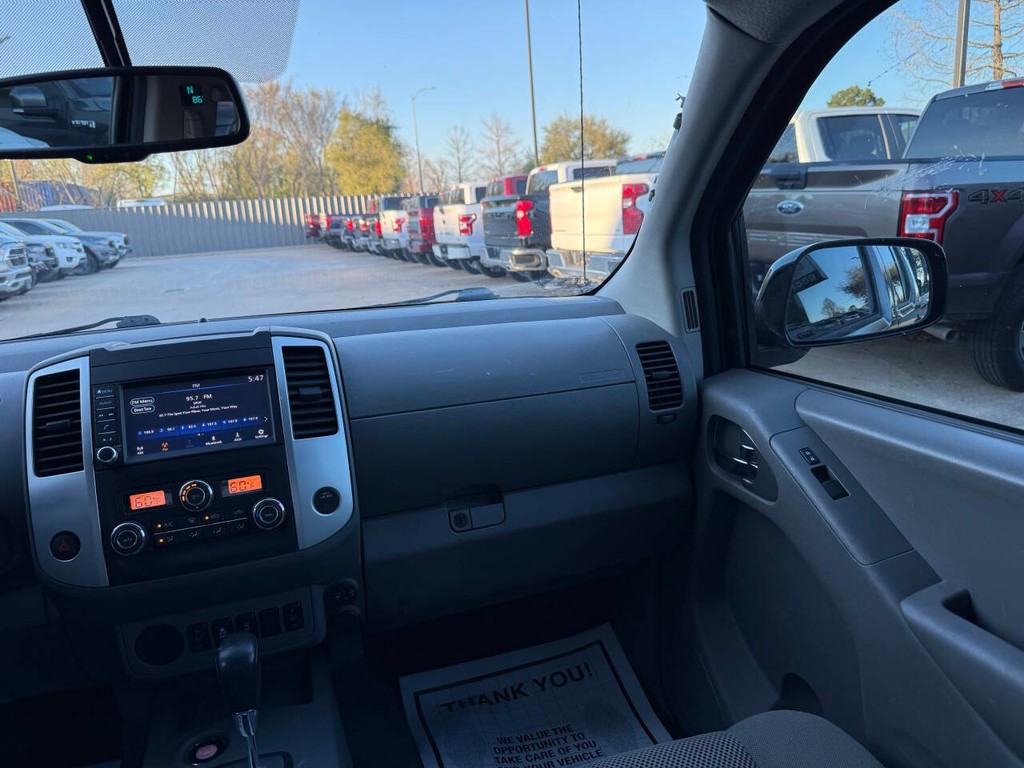 Nissan Frontier Vehicle Full-screen Gallery Image 20