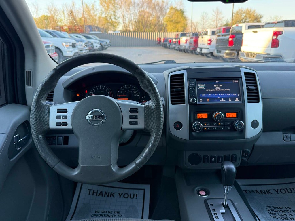 Nissan Frontier Vehicle Full-screen Gallery Image 21