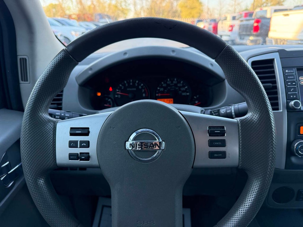 Nissan Frontier Vehicle Full-screen Gallery Image 23