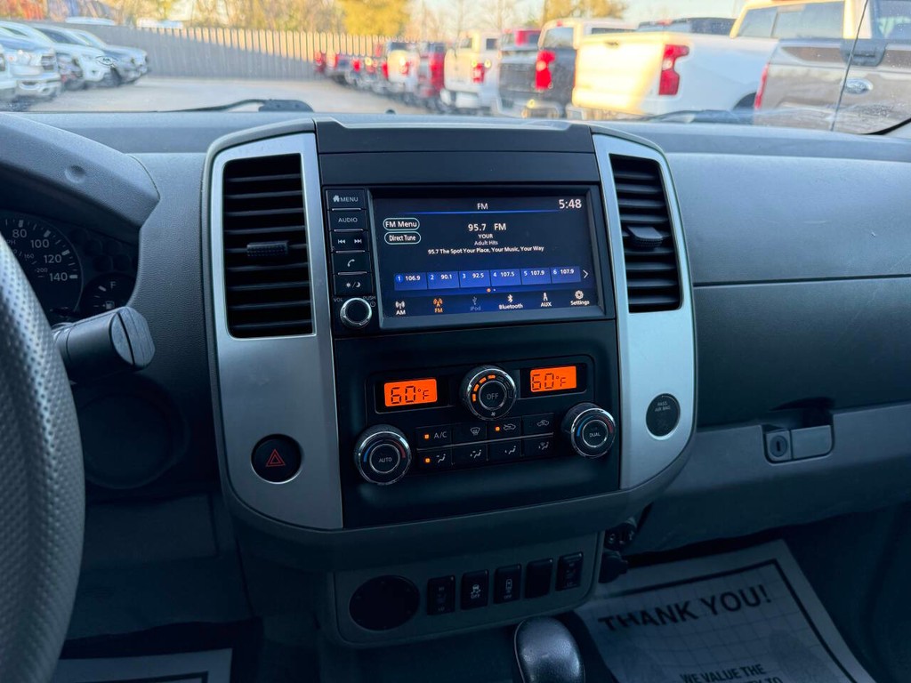 Nissan Frontier Vehicle Full-screen Gallery Image 24