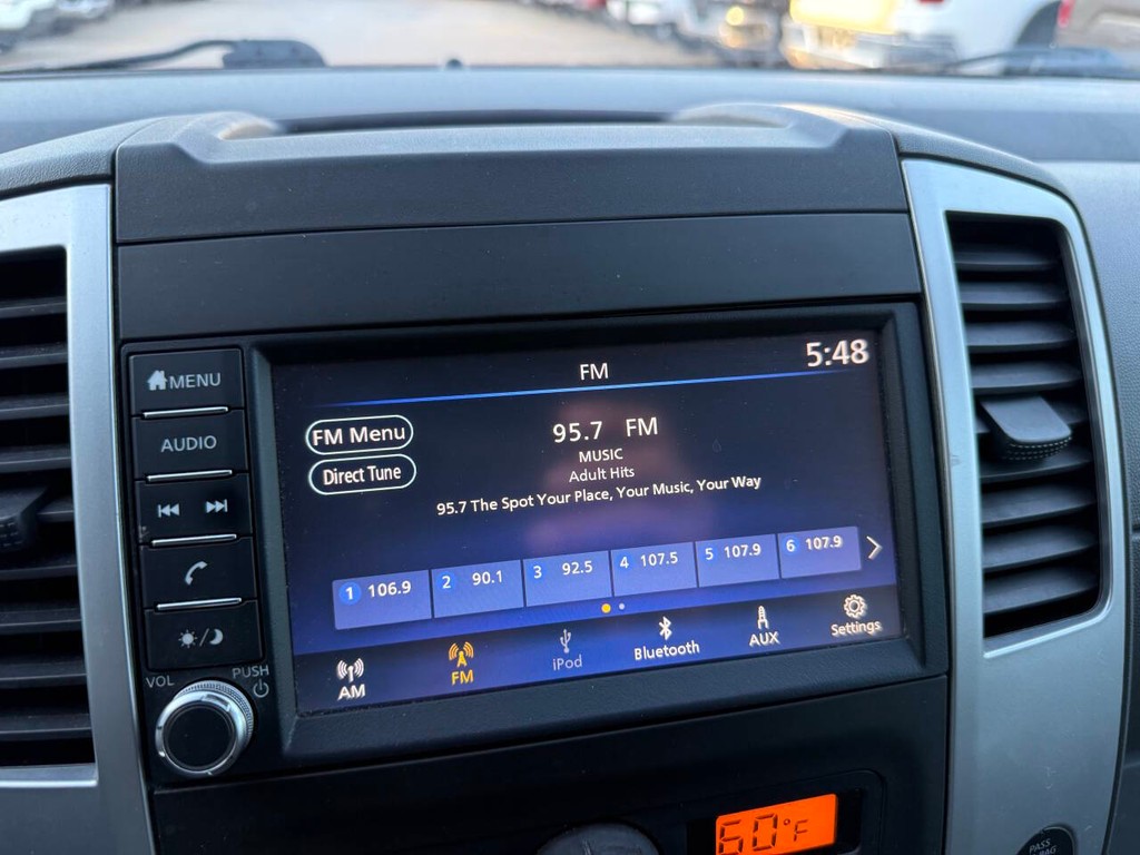 Nissan Frontier Vehicle Full-screen Gallery Image 25