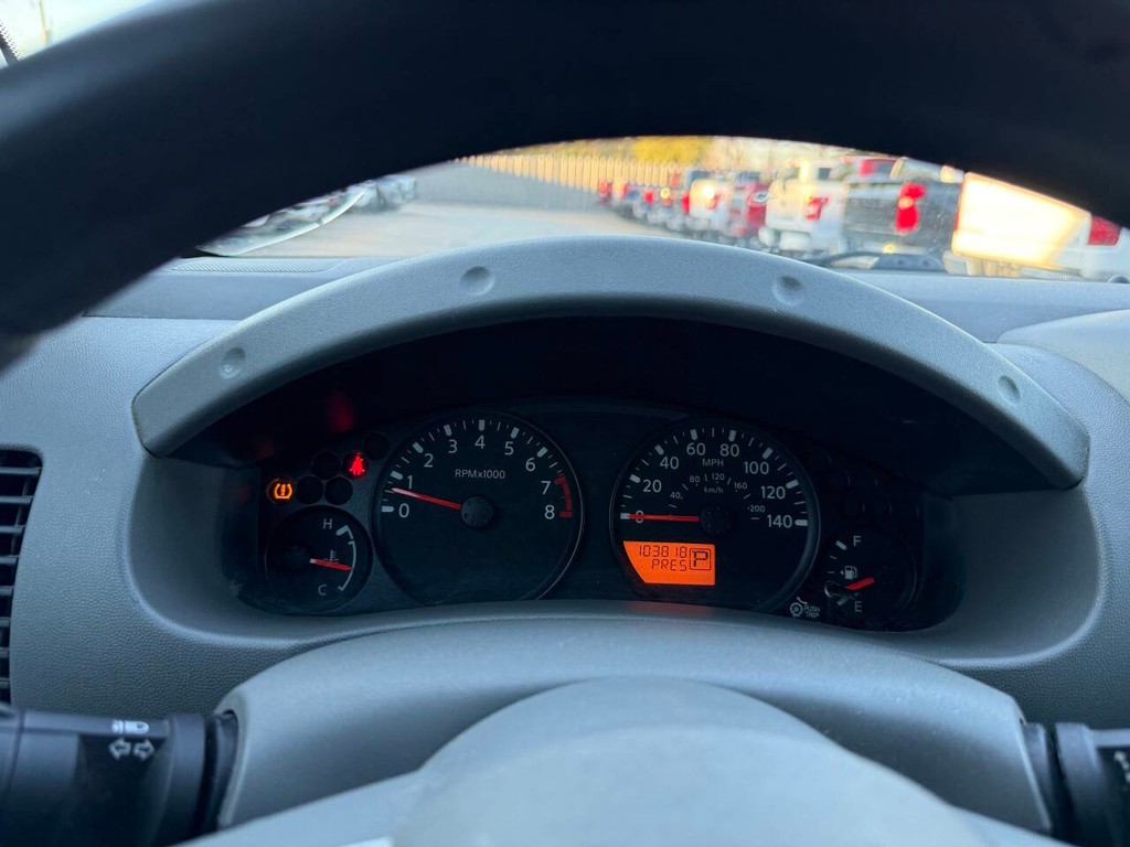 Nissan Frontier Vehicle Full-screen Gallery Image 30