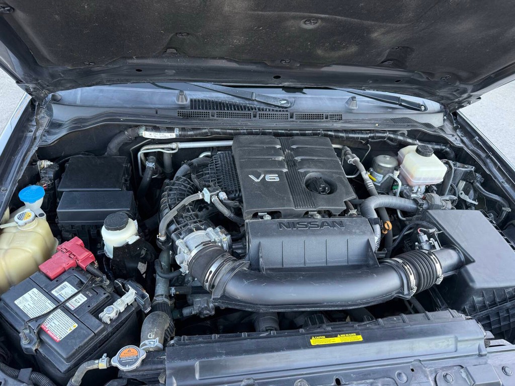 Nissan Frontier Vehicle Full-screen Gallery Image 33