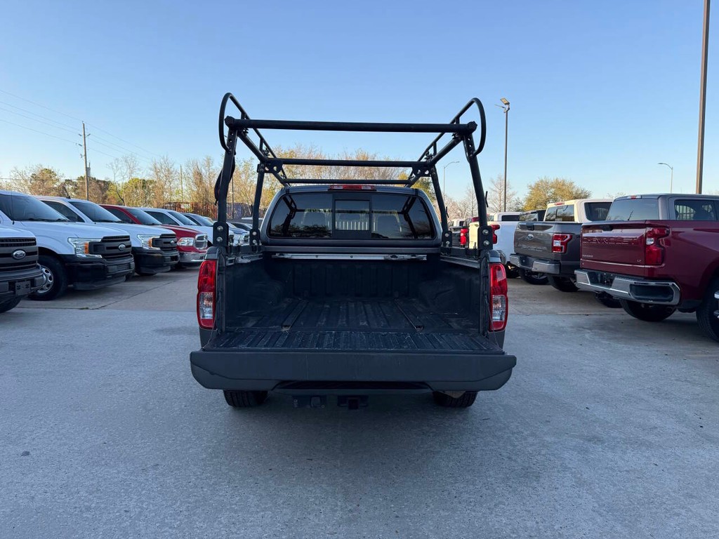 Nissan Frontier Vehicle Full-screen Gallery Image 35