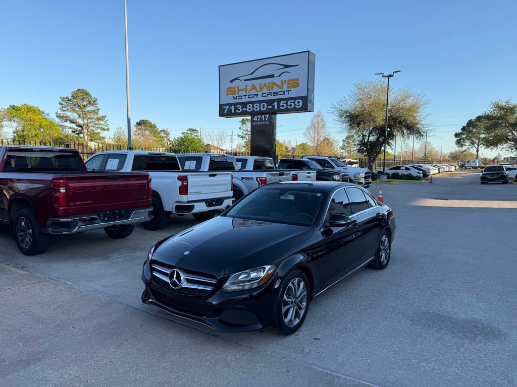 Mercedes-Benz C-Class Vehicle Full-screen Gallery Image 40