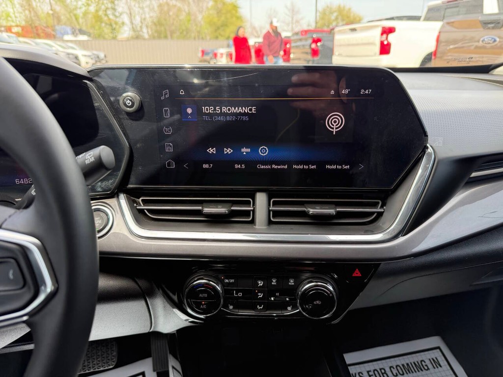 Chevrolet Trax Vehicle Full-screen Gallery Image 24