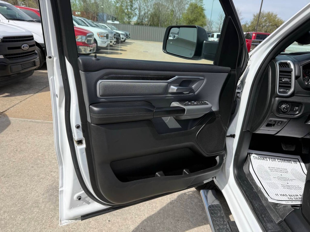 Ram 1500 Vehicle Full-screen Gallery Image 08