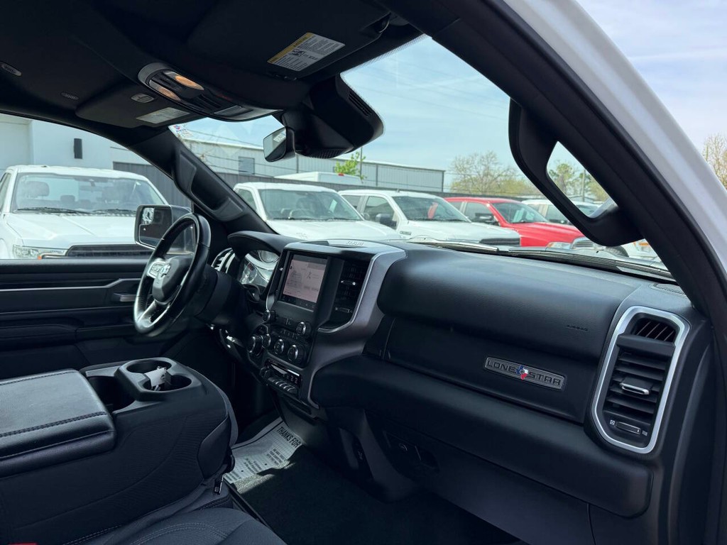 Ram 1500 Vehicle Full-screen Gallery Image 09