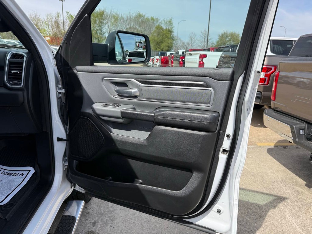 Ram 1500 Vehicle Full-screen Gallery Image 11