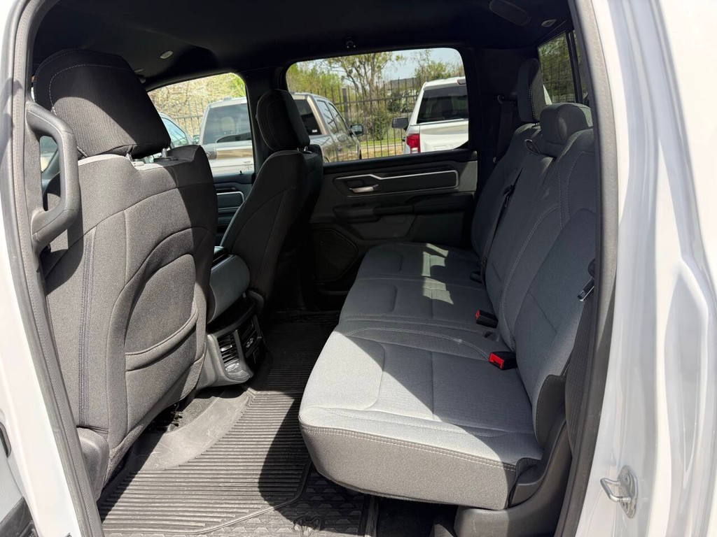 Ram 1500 Vehicle Full-screen Gallery Image 13