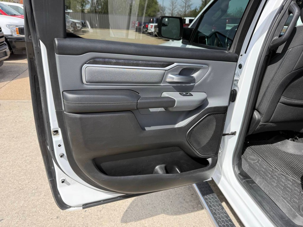 Ram 1500 Vehicle Full-screen Gallery Image 14