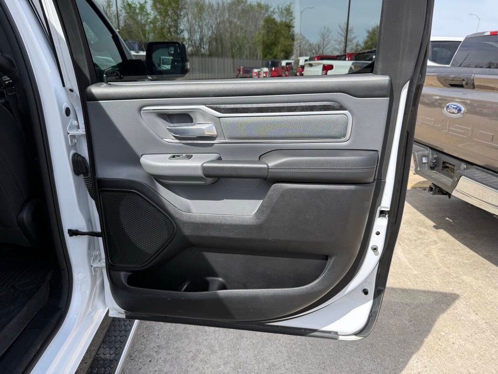 Ram 1500 Vehicle Full-screen Gallery Image 16