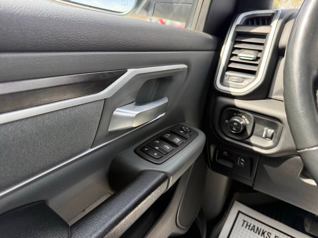 Ram 1500 Vehicle Full-screen Gallery Image 29